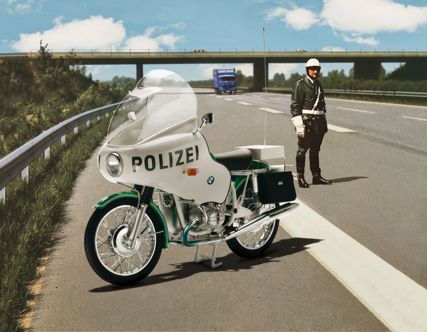 Revell Of Germany BMW R75/5 Police Motorcycle 1:8 Scale - Image 6