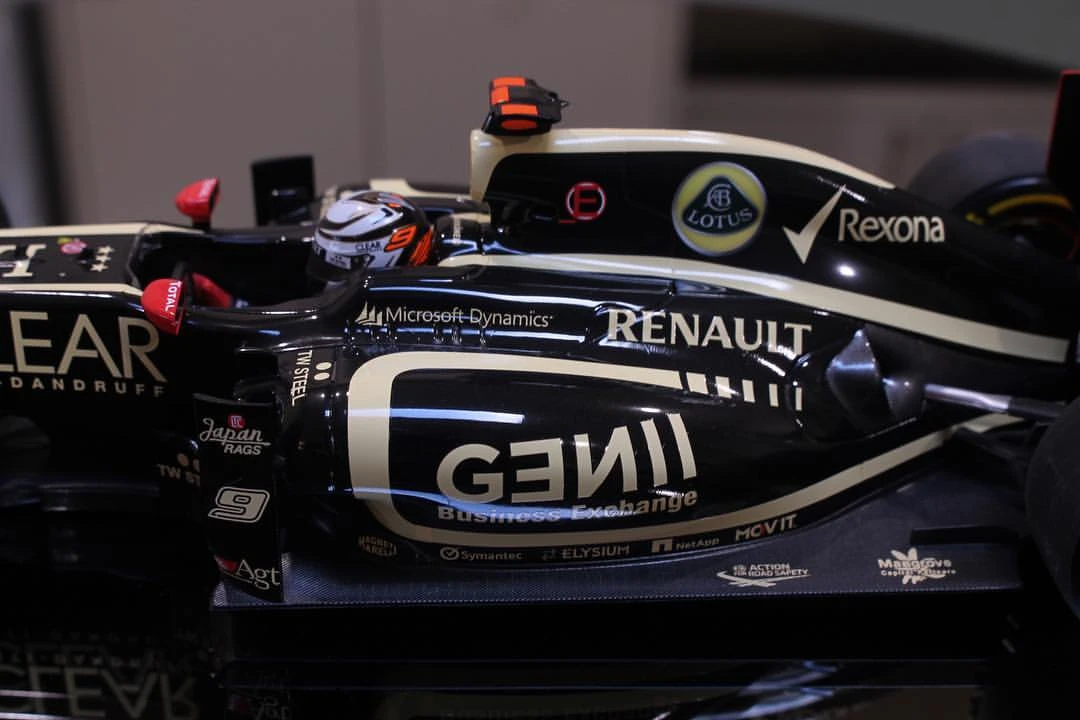 Tameo TMK406 Lotus E20 Renault - 2012 - White Metal Car Kit - Scale 1:43, Made In Italy - Image 4