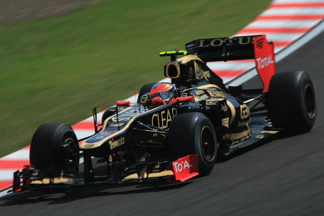 Tameo TMK406 Lotus E20 Renault - 2012 - White Metal Car Kit - Scale 1:43, Made In Italy - Image 6