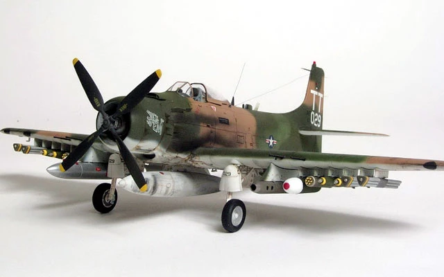 Tamiya 61073 DOUGLAS A-1J SKYRAIDER USAF 1/48 Scale