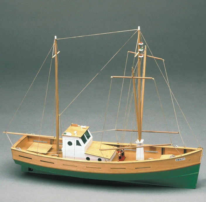 Mantua Model 702 Amalfi Mediterranean Fishing Boat 1:35