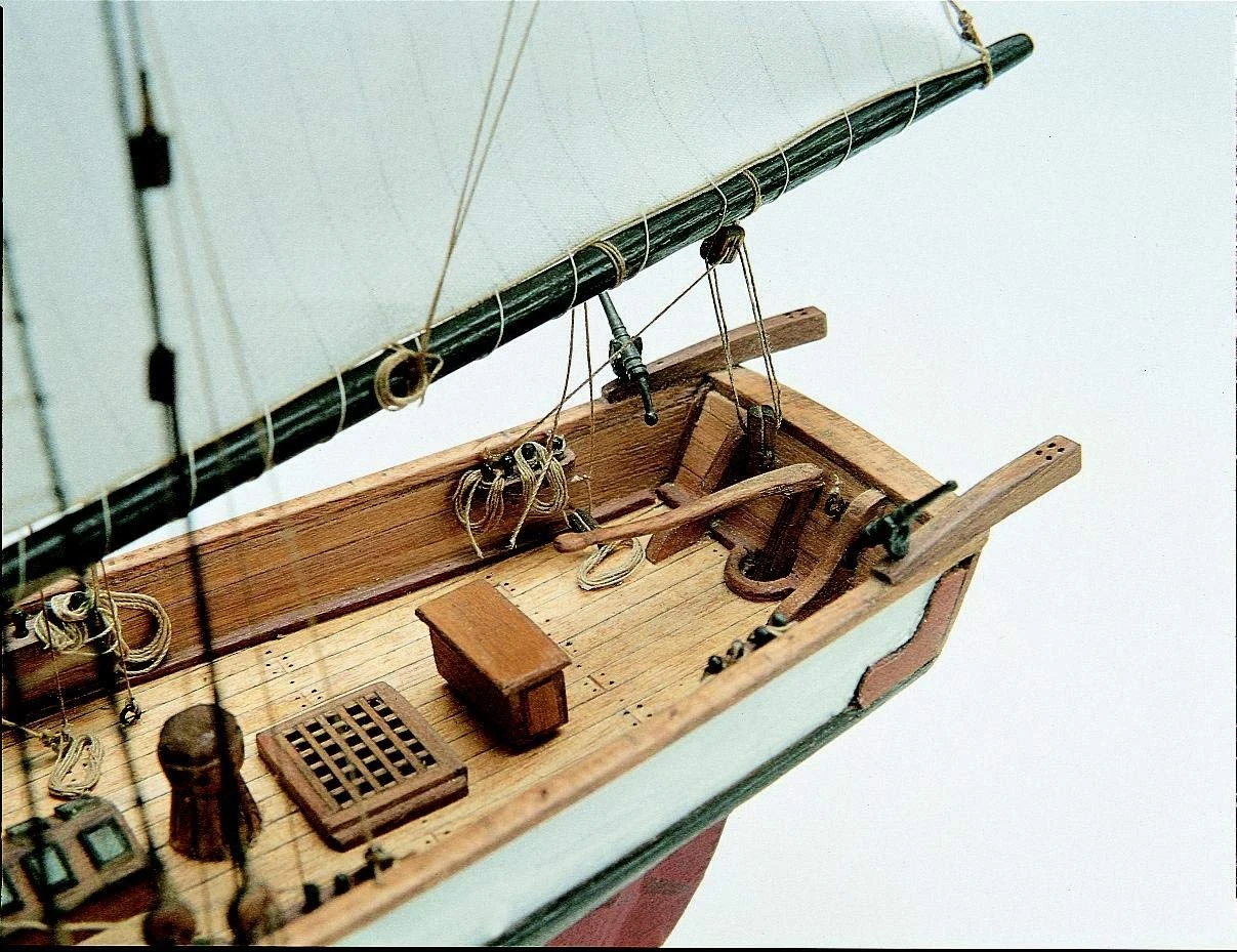 Mamoli MV50 Newport - Wood Plank-On-Frame Ship Model Kit -Length 520 Mm (21"), Height: 350 Mm (14") Scale 1/57 - Image 3