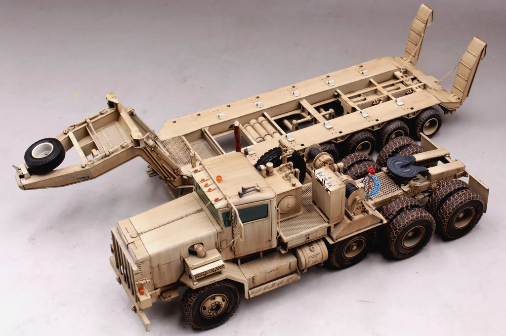 HOBBY BOSS M911 C-HET W/M747 HVY EQUP SEMI-TRAILER 1/35 Scale - Image 2