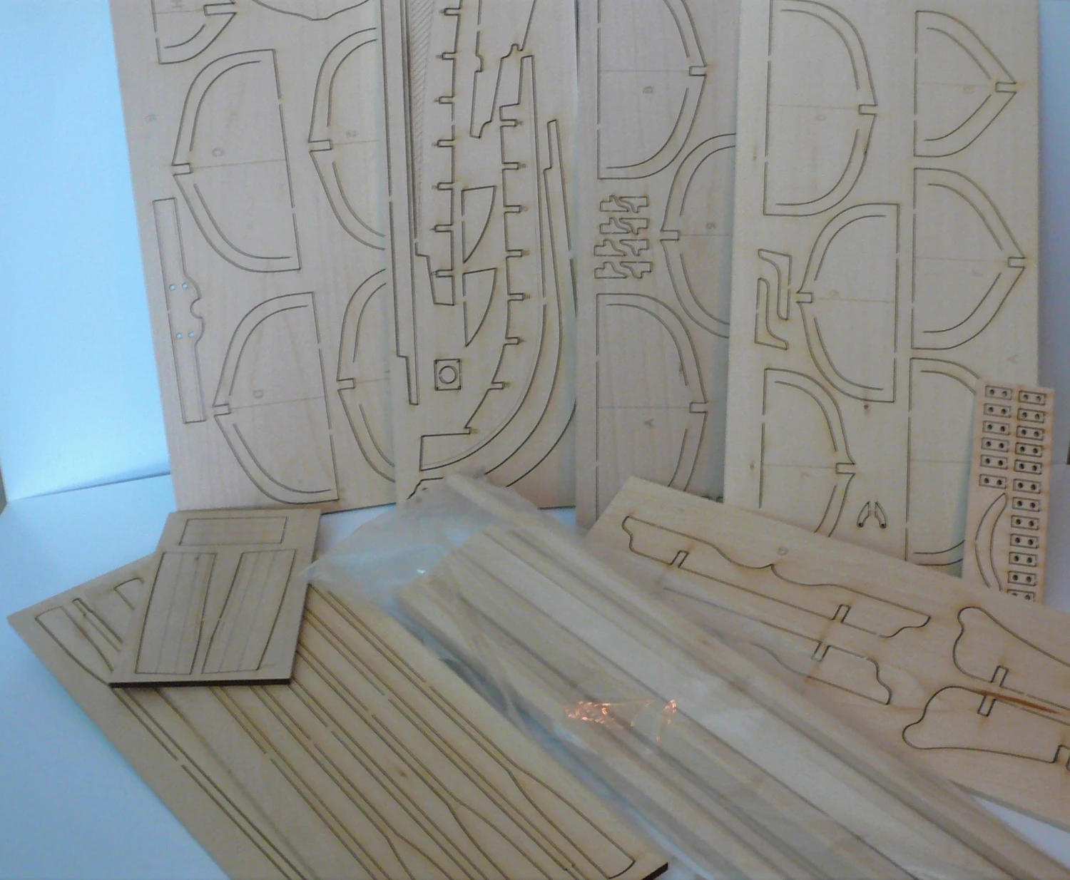 Model Shipways 18th Century Armed Longboat 1:24 Scale With Tools & Paint - Image 7