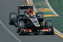 Tameo TMK414 Lotus E21 Renault - 2013 - White Metal Car Kit - Scale 1:43, Made In Italy