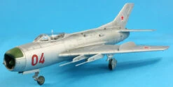 TRUMPETER MIG-19S FARMER C/CHNF-6 1/32 Scale