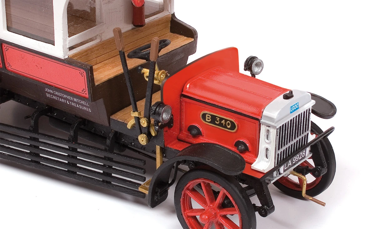 Occre AEC Bus B-Type 1:24 Scale - Image 6