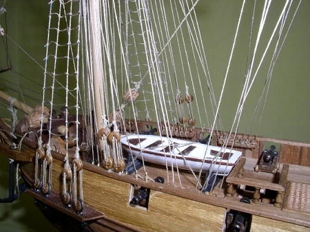 Mamoli MV39 - HMS Bounty - Wood Plank-On-Frame Model Ship Kit - Scale 1/64 - Length 610 Mm (24") - Image 5