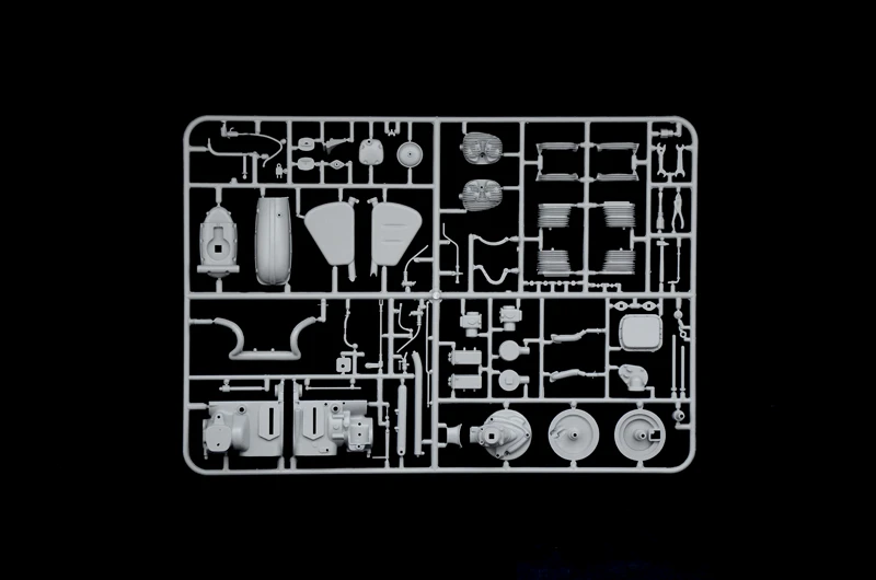 Italeri Zundapp KS750 With Side Car 1:9 Scale - Image 3